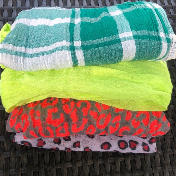 🧣Scarves🧣bundle of 4 - Picture 2 of 3